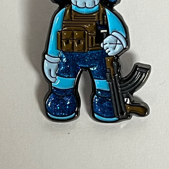 Kaws Glitter Gun Enamel Pin Hat Blue Pins Hats Hatpin New Era Cap Brooch Bag - Picture 3 of 8